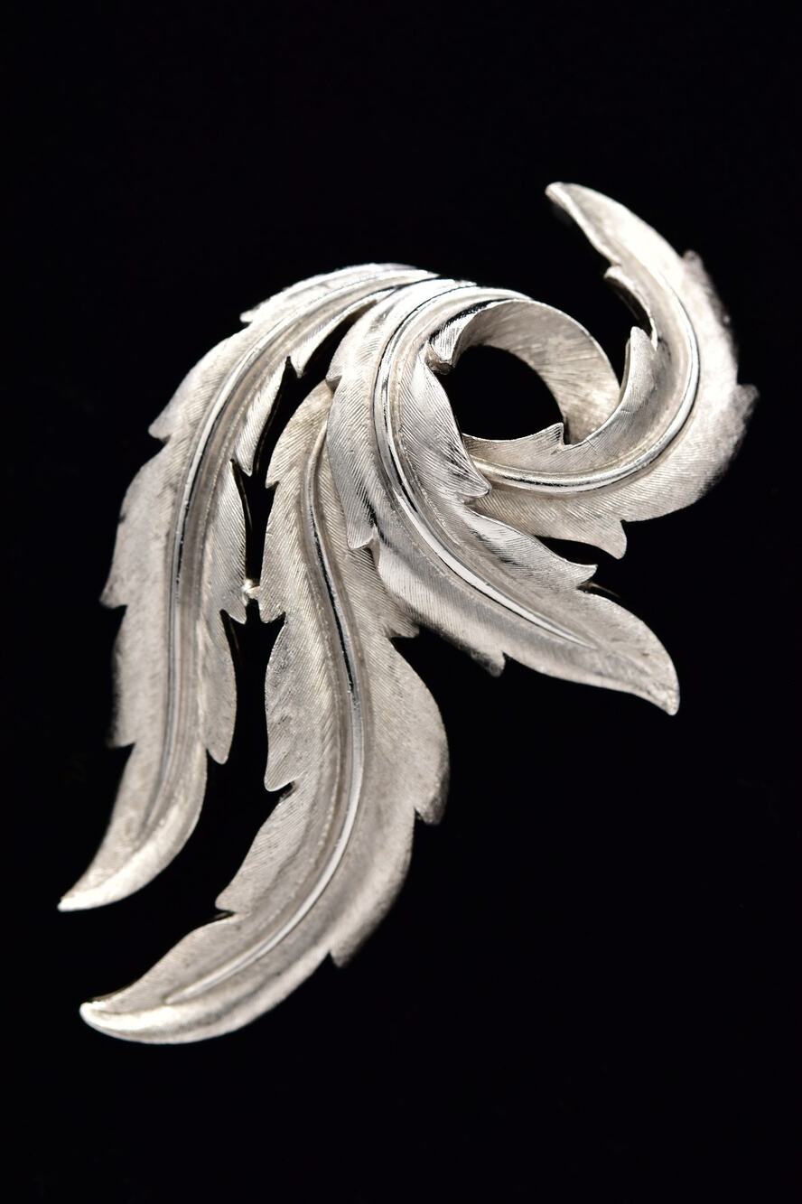Crown Trifari Vintage Silver Tone Feather Leaf Swirl Brooch Mid Century Bin5B